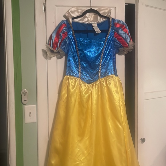 Disney Snow White Halloween Costume Adult size Small 4/6 - Picture 4 of 5
